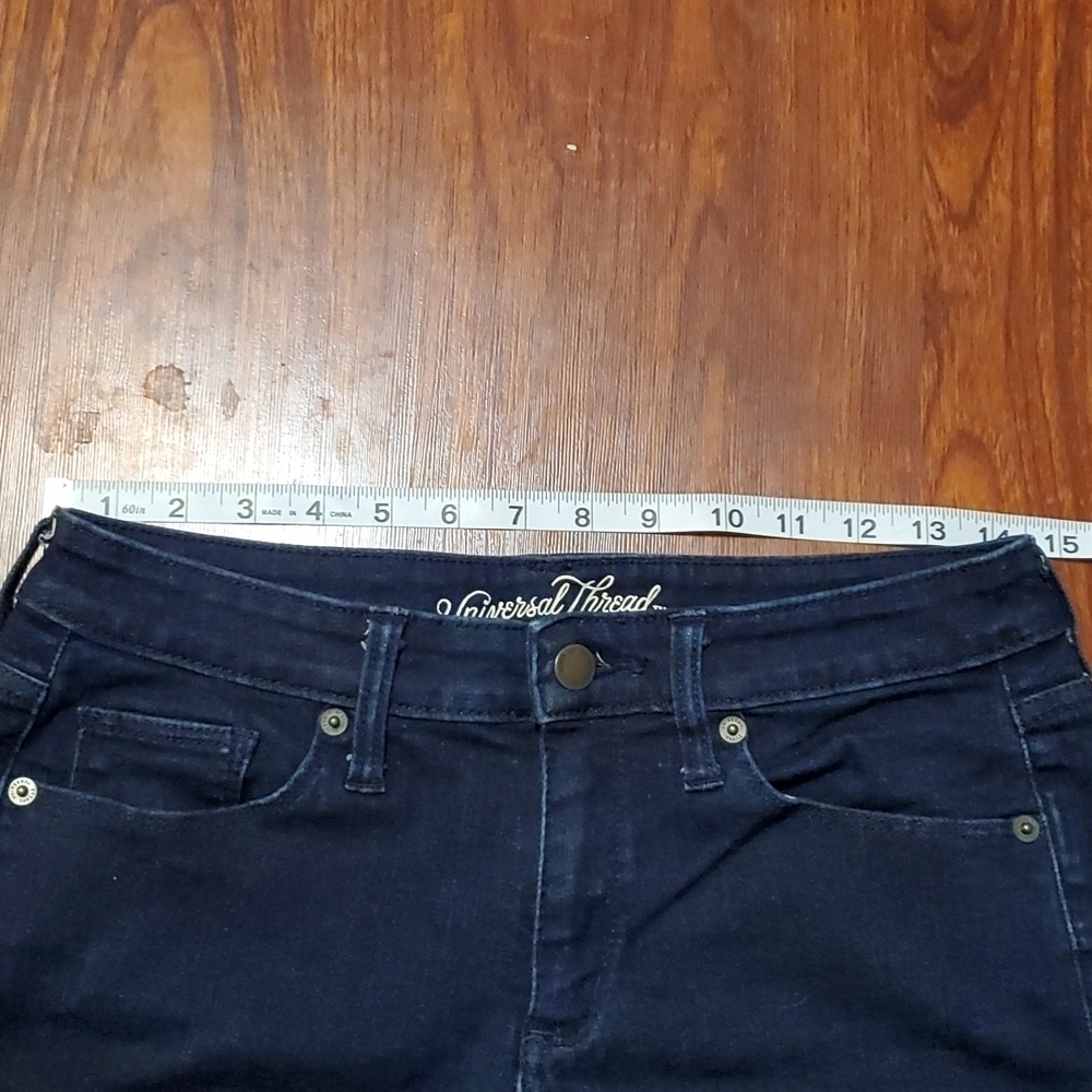 Universal Threads Shorts Size 6 - Picture 4 of 7